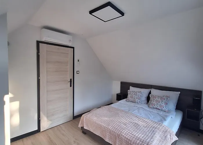 Velodomki - Nad Jeziorem Zywieckim בית נופש Żywiec